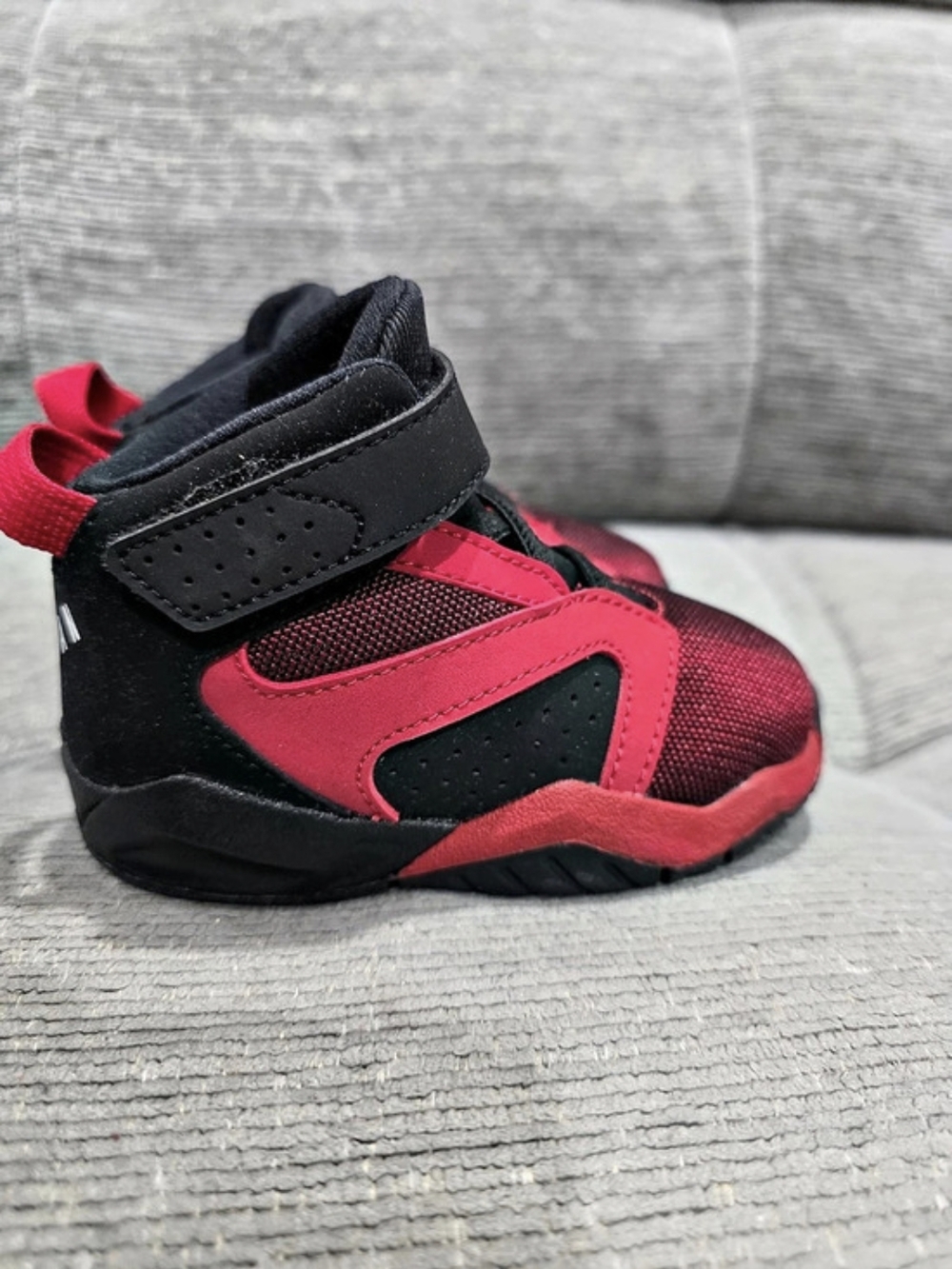 Jordan Off Court (TD) ) Baby US 6C Red & Black Like New